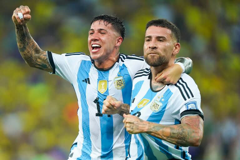 Enzo Fernández y Nicolás Otamendi, dos de los futbolistas que, de no mediar inconvenientes, estarán en la Copa América 2024