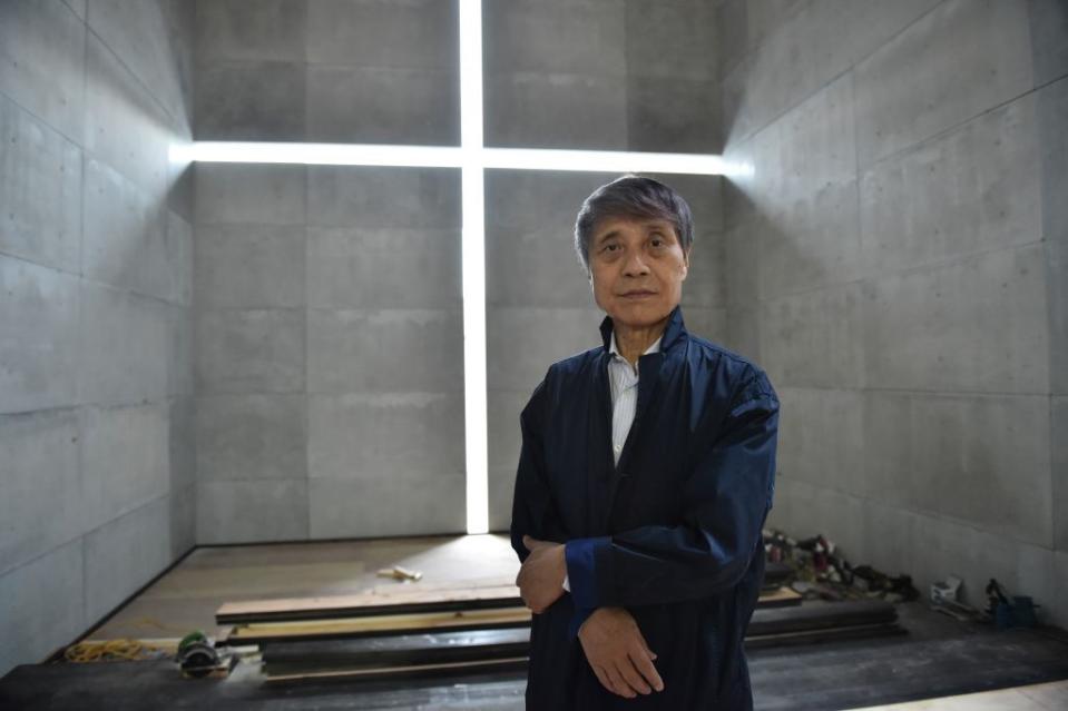 this picture taken on september 20, 2017 shows japanese architect tadao ando posing at the national art center in tokyo japanese master tadao ando took an unconventional route to architecture, starting out as a boxer and a lorry driver completely self taught, his unorthodox training did not stop him winning the pritzker prize, considered the nobel of architecture, following in the footsteps of the likes of richard rogers and zaha hadid photo by kazuhiro nogi afp to go with japan architecture ando, interview by karyn nishimura poupee photo by kazuhiro nogiafp via getty images