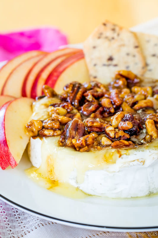 Best TikTok Garlic Baked Brie Recipe - How to Make Baked Brie - Parade