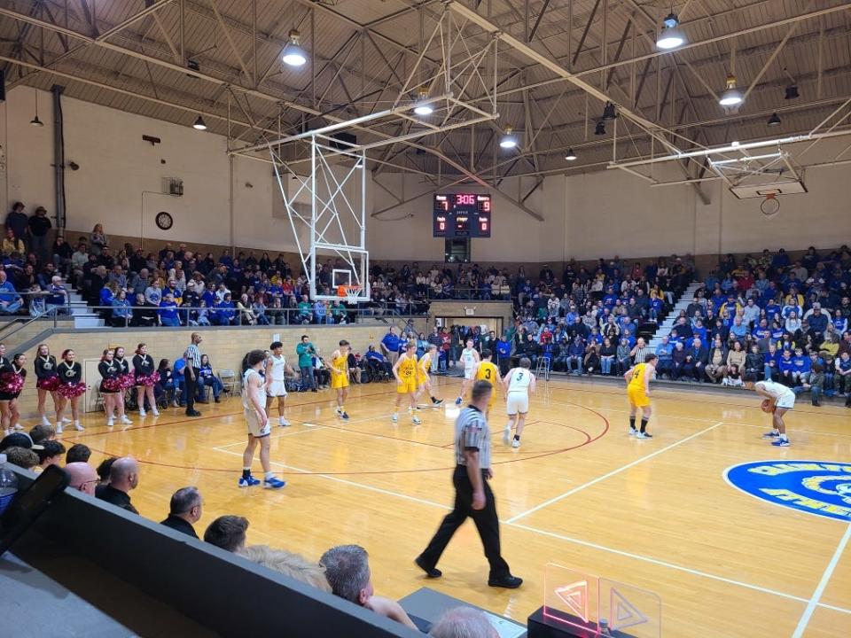 Crawfordsville played Covington in its old gymnasium on Friday night.