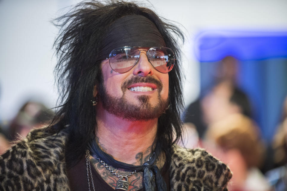 ARCHIVO - Nikki Sixx asiste al estreno de "Long Time Running" en el Festival Internacional de Cine de Toronto, el 13 de septiembre de 2017 en Toronto, Canadá. El cofundador y bajista de Mötley Crüe tiene una nueva autobiografía, "The First 21: How I Became Nikki Sixx". (Foto por Arthur Mola/Invision/AP, Archivo)