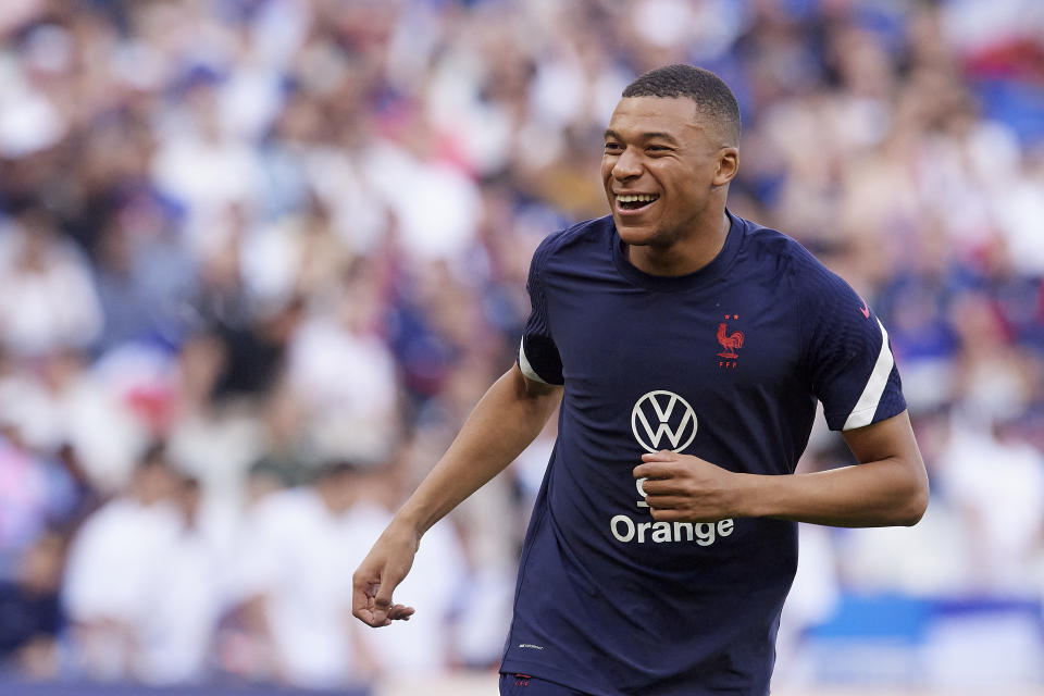 Kylian Mbappé (Paris Saint-Germain) de Francia durante el calentamiento antes del partido del Grupo 1 de la Liga de las Naciones de la UEFA entre Francia y Croacia en el Stade de France el 13 de junio de 2022 en París. (Foto: José Bretón/Pics Action/NurPhoto vía Getty Images)