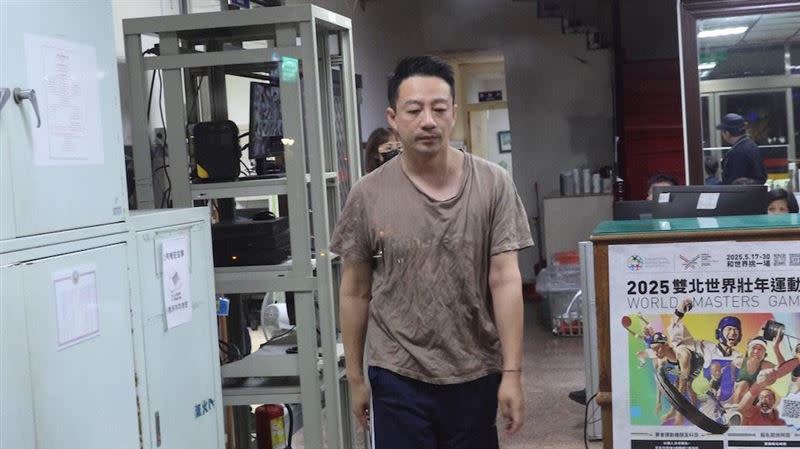 汪小菲昨晚到警局控大小S濫用藥物。