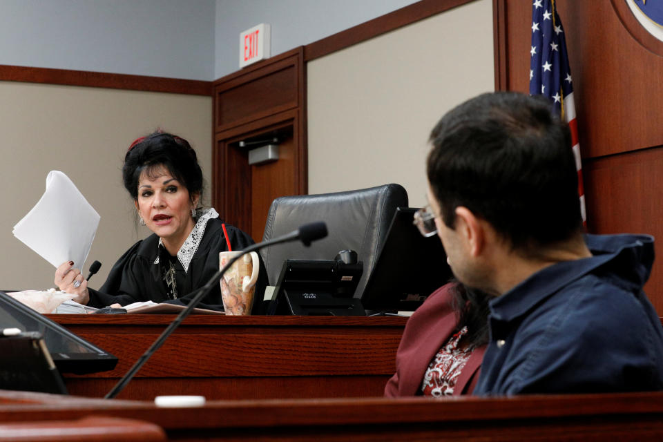 Circuit Court Judge Rosemarie Aquilina addresses Larry Nassar, (R) a former team USA Gymnastics doctor, who pleaded guilty in November 2017 to sexual assault charges, during his sentencing hearing. (Reuters)