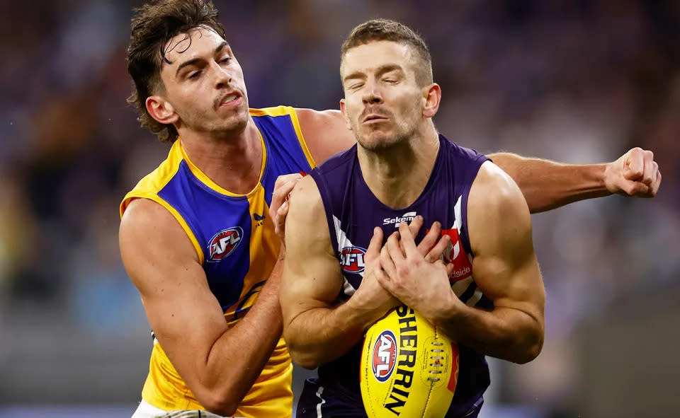 Rhett Bazzo (L) in action for the West Coast Eagles against the Fremantle Dockers. (Photo by Paul Kane/Getty Images)
