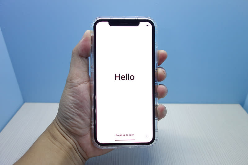 iPhone X開箱動手玩！滿版保護貼 保護殼 實裝實測