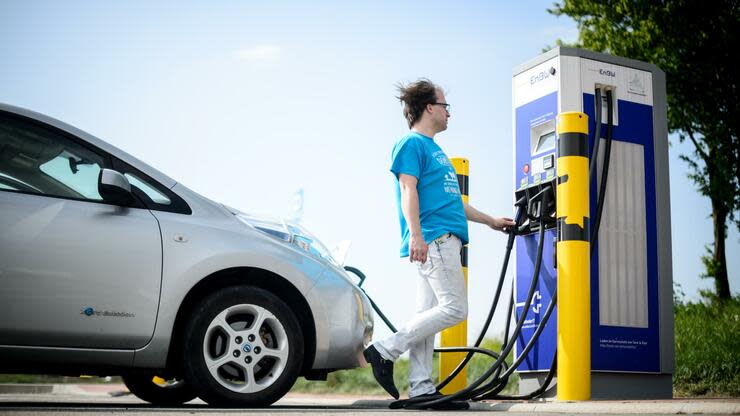 „Eigentlich geht es ja um die Reichweite der Elektroautos und um die Frage, ob es genügend Ladestationen gibt“, sagt Wirtschaftsratspräsidentin Hamker. Foto: dpa