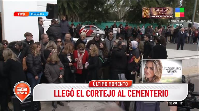 Además de figuras del medio, gente del público se acercó a Chacarita para acompañar en el último adiós a la actriz