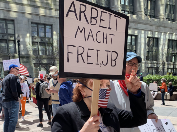 An anti-lockdown protester in Illinois brandished a Nazi slogan on Friday (Twitter/Dennis_Kosuth)