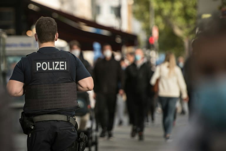 Nach einem tödlichen Gewaltverbrechen an einem Arzt aus Chemnitz sind zwei Verdächtige gefasst worden. Laut Staatsanwaltschaft handelt es sich um eine 52-Jährige aus dem "weiteren Bekanntenkreis" des Opfers und einen mit dieser bekannten 62-Jährigen. (STEFANIE LOOS)