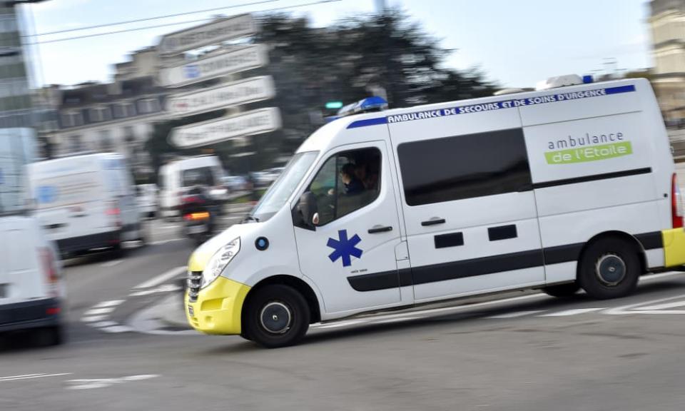Une ambulance. (Photo d'illustration)  - LOIC VENANCE / AFP