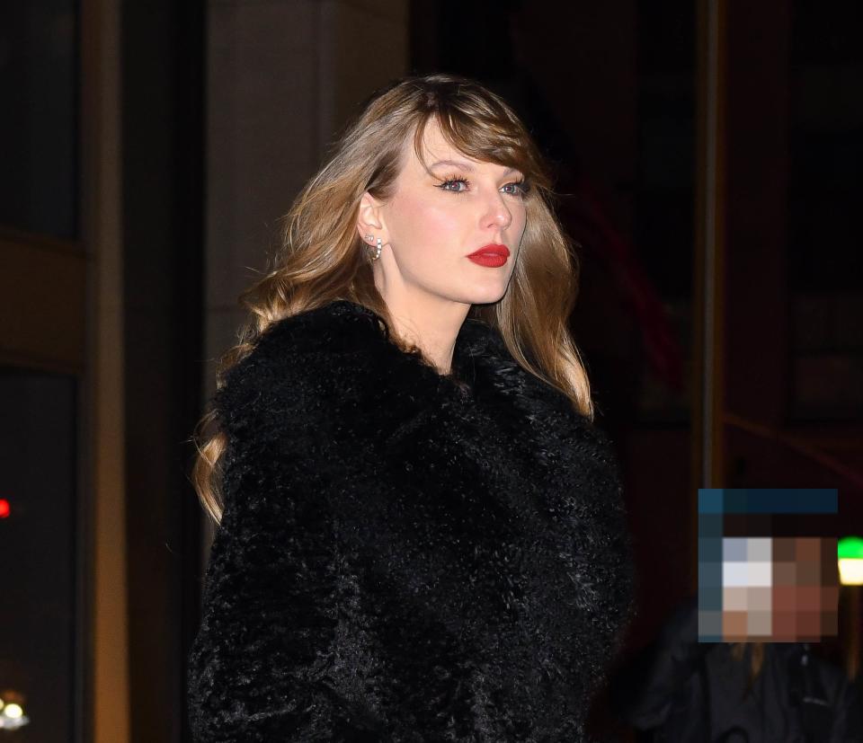 Taylor Swift in elegant black fur coat and heels