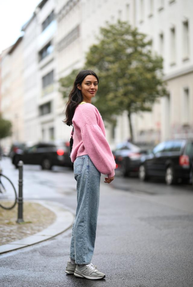 25 Ways To Style Baggy Jeans With Everything, From Blazers To Crop Tops