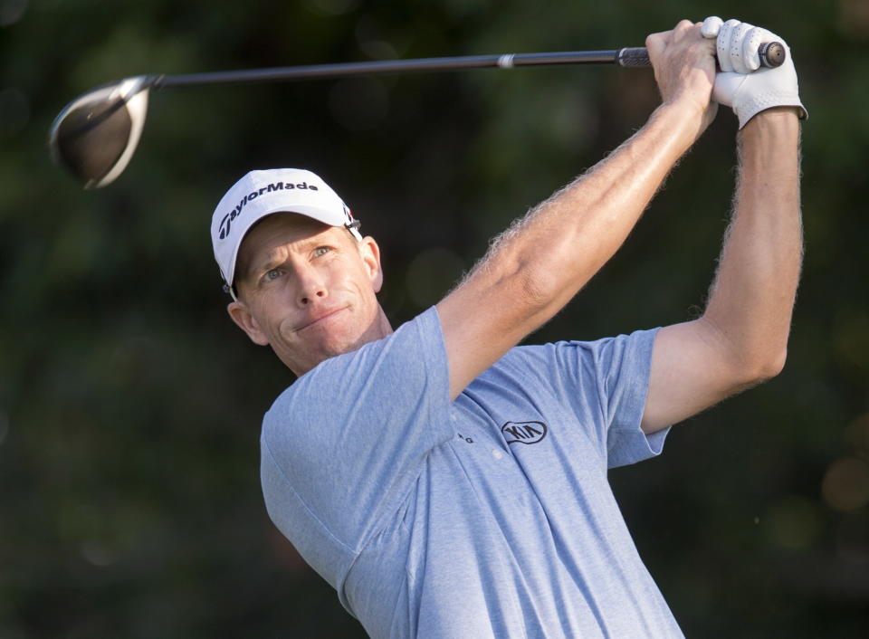 David Hearn, of Canada, tees off on the 10th hole at the Canadian Open golf tournament at Glen Abbey in Oakville, Ontario, Thursday, July 26, 2018.( Frank Gunn/The Canadian Press via AP)