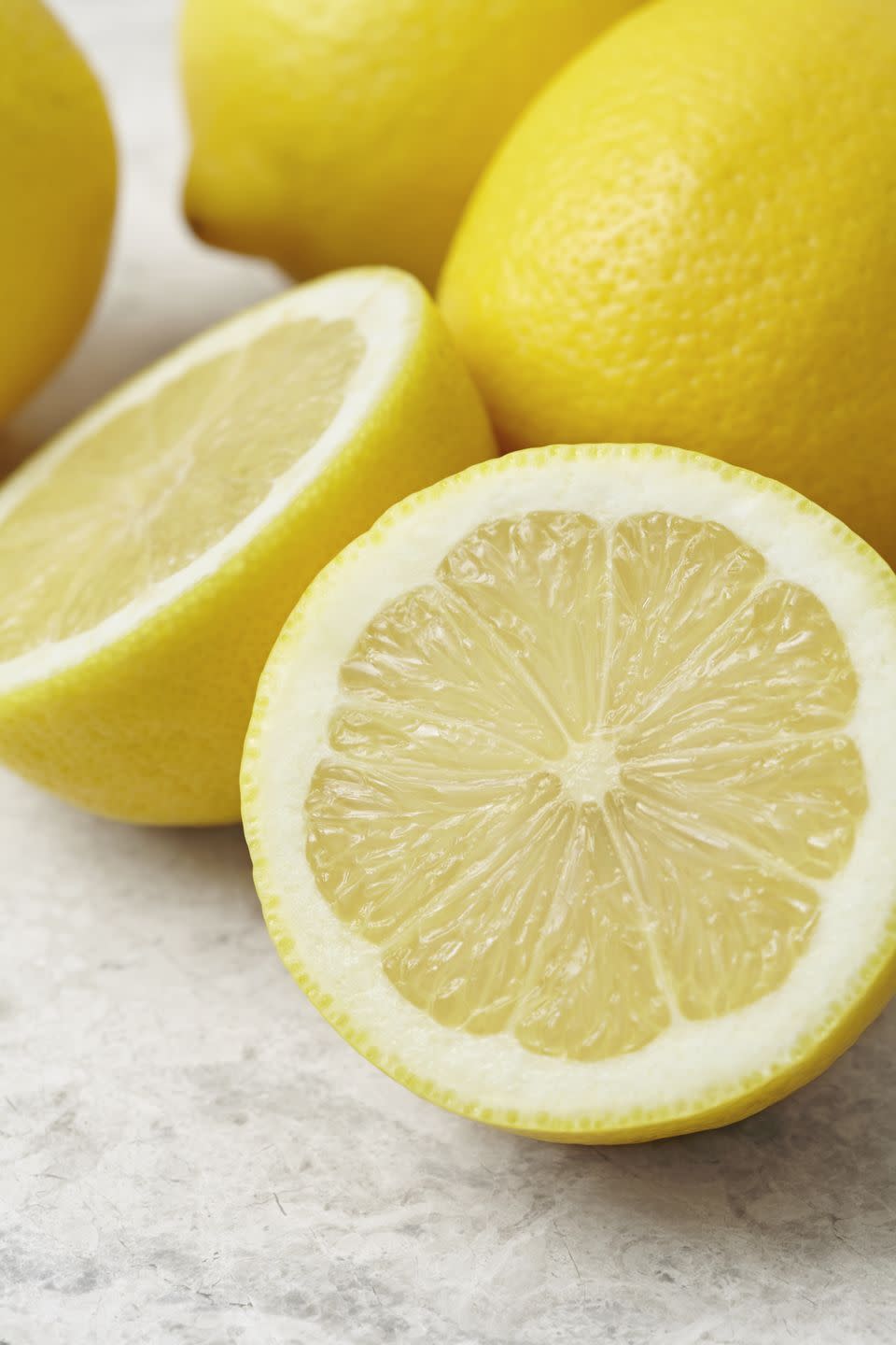 Relieve an itchy scalp with lemon.