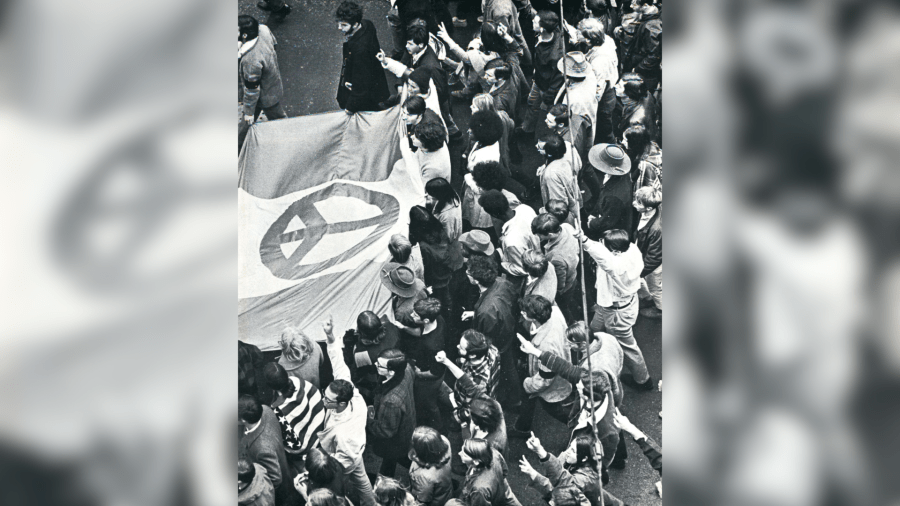 Protesters at Portland State University in May 1970 protesting the Vietnam War and Kent State killings (Courtesy Dana E. Olsen.)