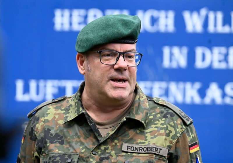 Lieutenant Colonel Ulrich Fonrobert from the North Rhine-Westphalia State Command speaks to reporters about the events at the air force barracks in Wahn. Roberto Pfeil/dpa