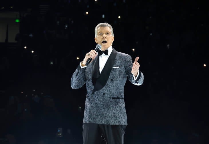Michael Buffer, a humorous replacement for Mike Reilly