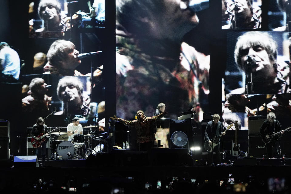 Liam Gallagher durante su concierto en el festival Corona Capital en la Ciudad de México el 19 de noviembre de 2022. (Foto AP/Eduardo Verdugo)