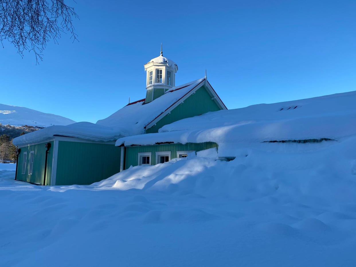 Impressive pictures show Braemar in Scotland - where the temperature has now fallen to -22.9°C - blanketed in drifts of snow. (SWNS)

