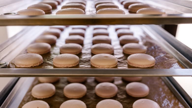 Resting macarons before baking