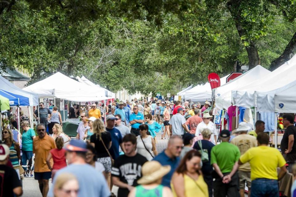 The Downtown Bradenton Public Market (formerly the Bradenton Farmers Market) returns to Old Main Street October through May with a bounty of food, arts, shopping and fun to enjoy.