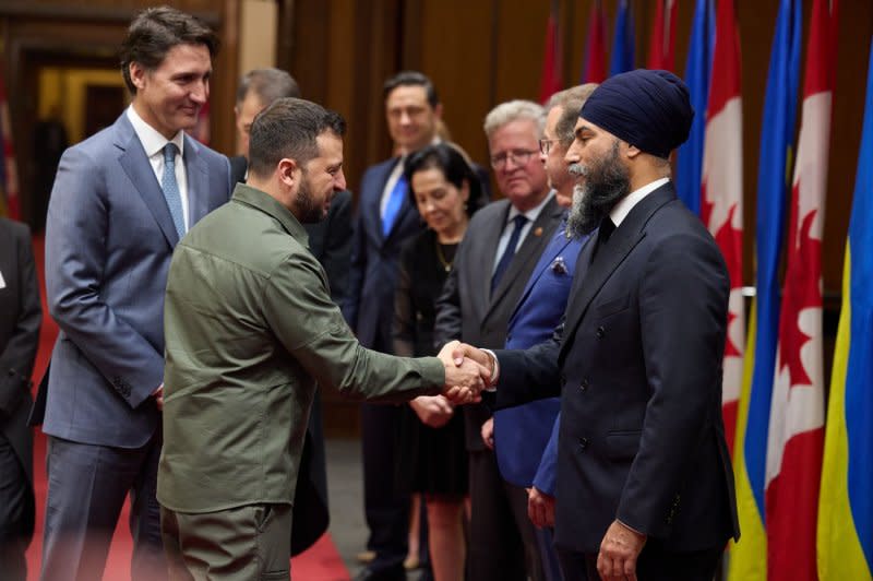 Ukraine President Volodymyr Zelensky shakes hands with New Democratic Party leader Jagmeet Singh (R) as Canada's Prime Minister Justin Trudeau (L) looks on in Ottawa on Friday. Photo by Ukrainian Presidential Press Service