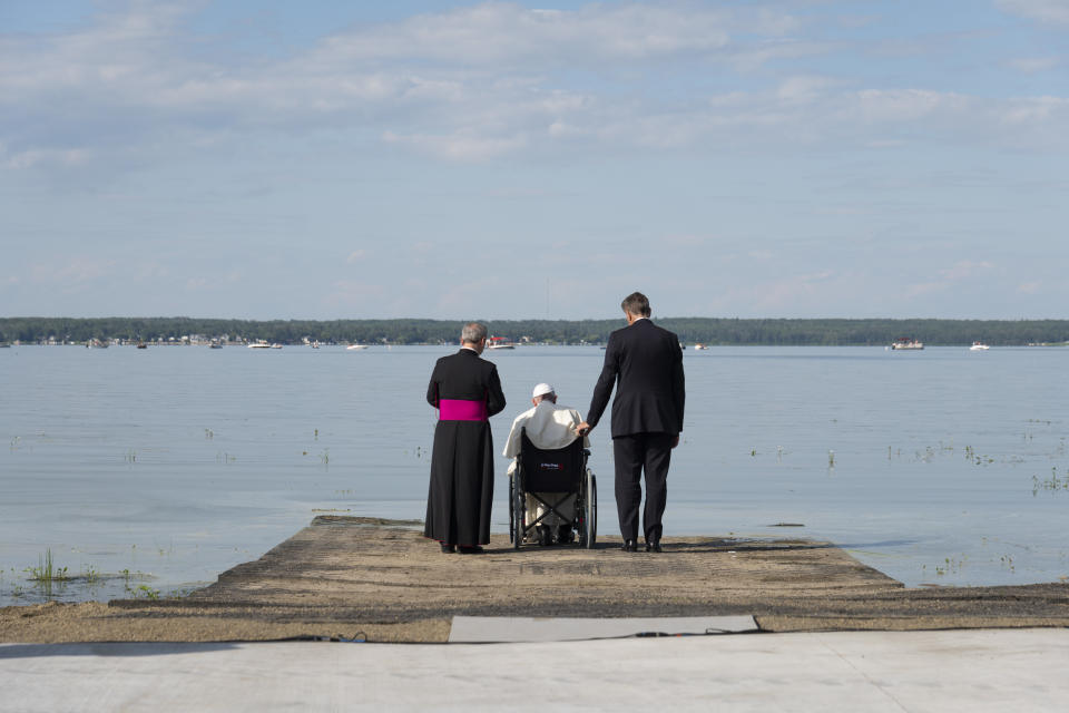 El papa Francisco visita el Lac Sainte-Anne, en Alberta, Canadá, el 26 de julio de 2022. (Ian Willms/The New York Times)
