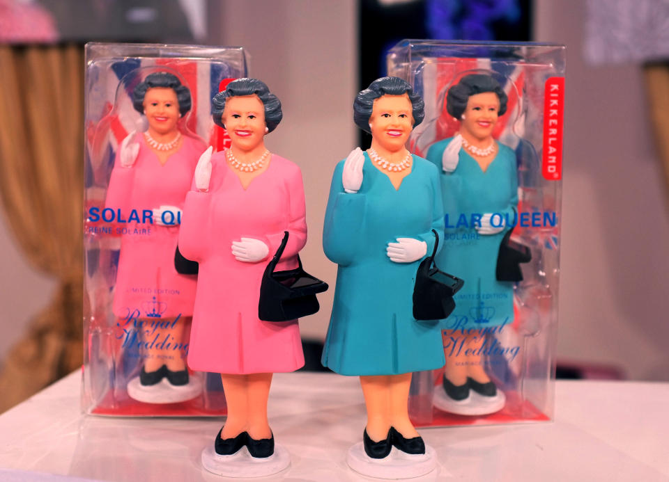 Want to mark the Diamond Jubilee without the need for batteries? Solar Queen is a poly-resin figurine of Elizabeth II with a tiny but powerful solar panel on her handbag. When in direct sunlight the figure performs the Royal wave- a true green queen.