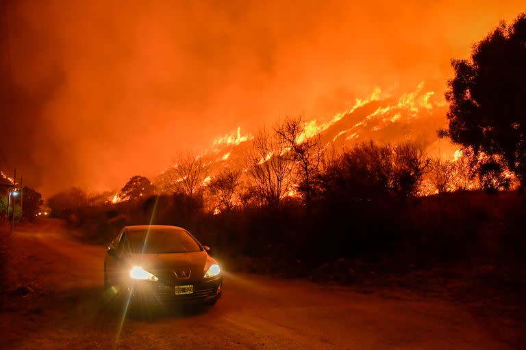 El fuego en Potrero de los Funes, San Luis, donde aún hay focos activos