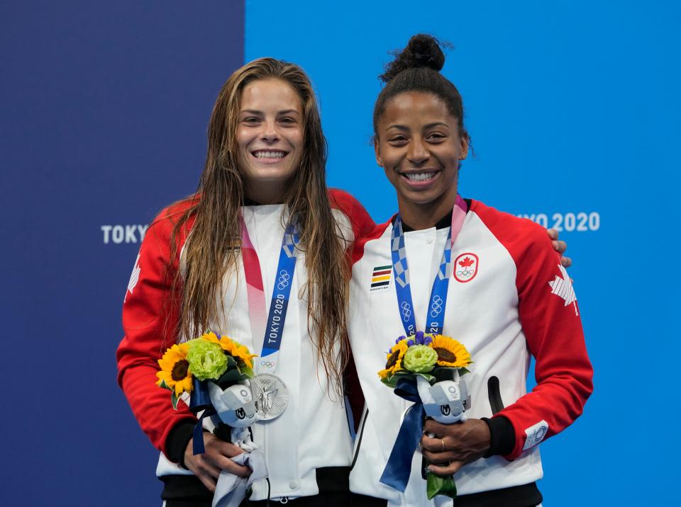 Jennifer Abel and Melissa Citrini-Beaulieu of Canada with the silver medals they won in the women’s synchronised 3m springboard final (Dmitri Lovetsky/AP)