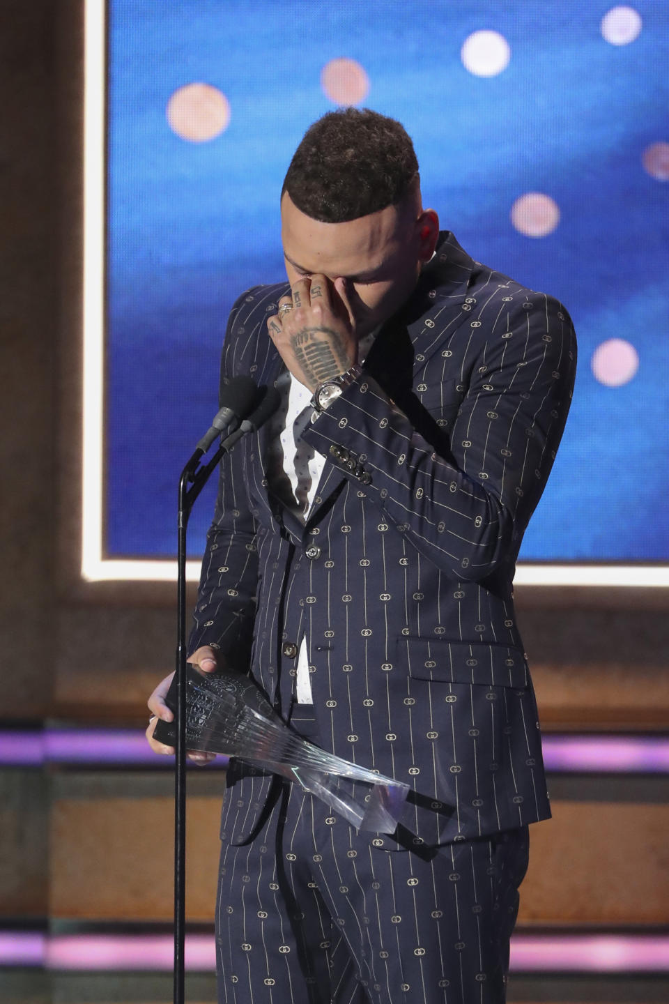 Kane Brown receives Artist of the Year Award at 2019 CMT Artists of the Year at Schermerhorn Symphony Center on Wednesday, Oct. 16, 2019, in Nashville, Tenn. (Photo by Al Wagner/Invision/AP)