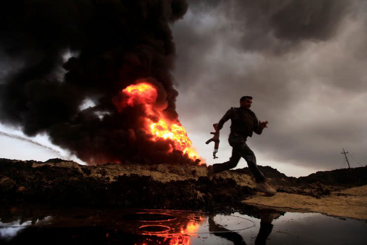 La ofensiva de la coalición apoyada por EEUU en Mosul, Irak, crece en intensidad, y con ella los peligros para los miles y miles de civiles atrapados en esa ciudad ocupada parcialmente por el Estado Islámico. (Reuters/Yahoo News)