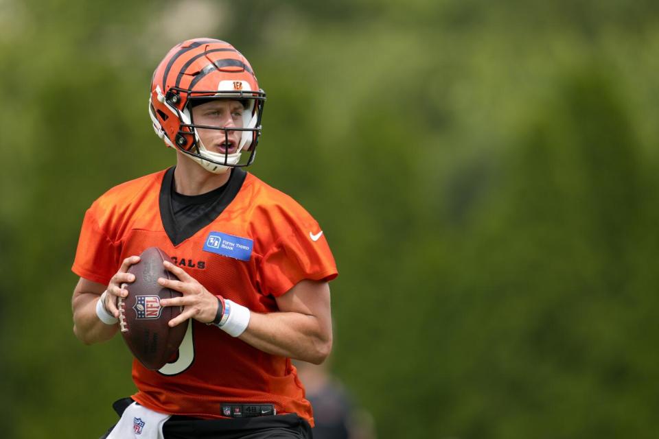 Cincinnati Bengals quarterback Joe Burrow (9) participates in a drill.