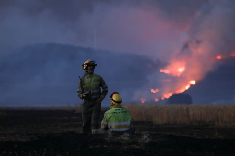 FILE PHOTO: Wildfire rages as Spain experiences its second heatwave of the year