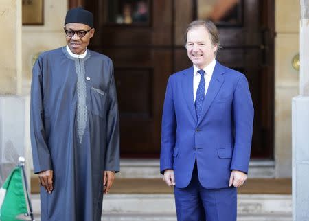The President of Nigeria Muhammadu Buhari (L) is met by Britain's Foreign Office minister Hugo Swire as he arrives at a summit on corruption at Lancaster House in central London, Britain, May 12, 2016. REUTERS/Paul Hackett