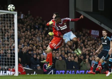 Football - West Ham United v Chelsea - Barclays Premier League - Upton Park - 4/3/15 West Ham's Diafra Sakho shoots Reuters / Suzanne Plunkett Livepic