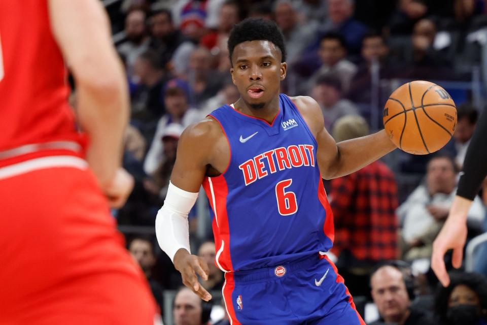 Pistons guard Hamidou Diallo dribbles in the first half against the Bulls at Little Caesars Arena, March 9, 2022.