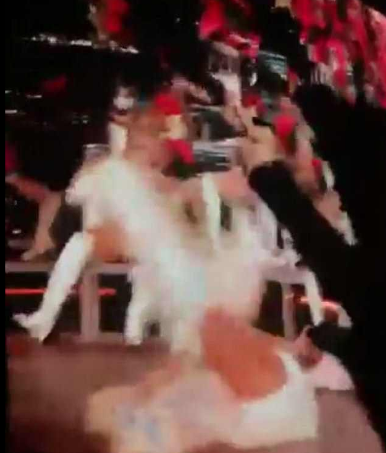 Bey and her sister Solange took a fall on stage when she tried to pick her up during their dance routine. Source: Twitter