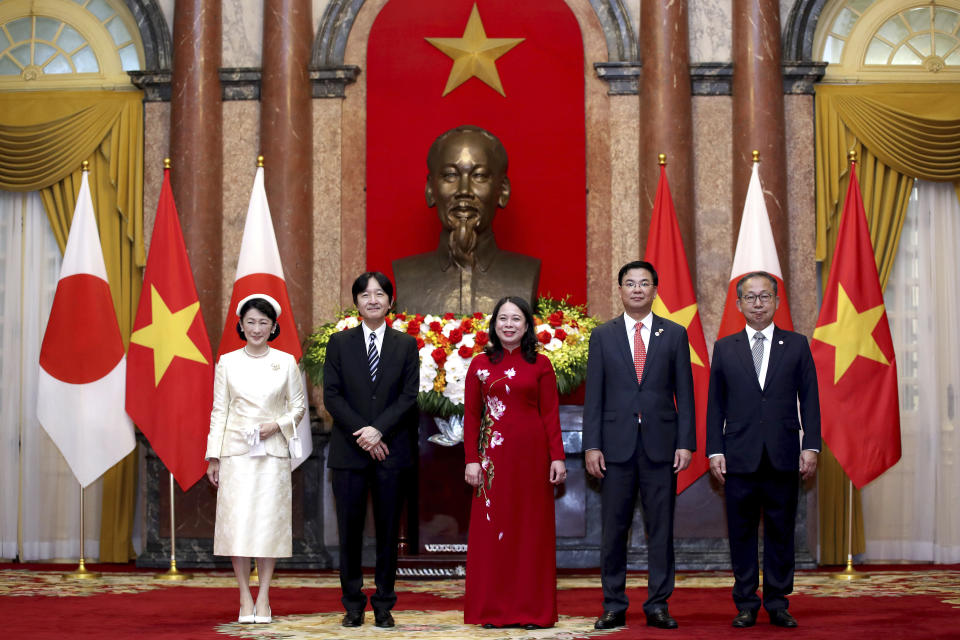 Japanese Crown Prince Akishino, second left, Crown Princess Kiko, left, and Vietnam's Vice President Vo Thi Anh Xuan, center, pose for a group photo at the Presidential Palace in Hanoi, Vietnam Thursday, Sept. 21, 2023. (AP Photo/Minh Hoang)