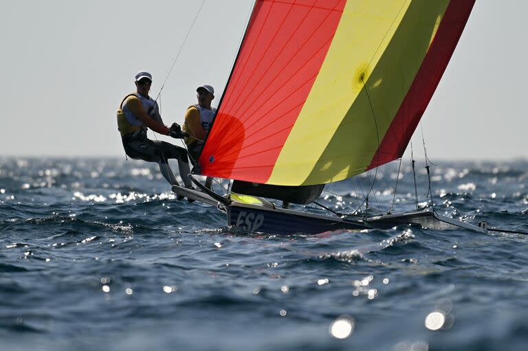 Botín Le Chever y Trittel Paul son los favoritos, como punteros, para ser campeones olímpicos de 49er en la marina Roucas-Blanc, frente a Marsella.