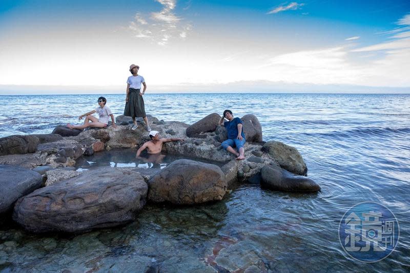 北海道海邊的「瀨石溫泉」，可說是一座海上祕湯。