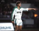 Veh beginnt seine Spieler-Karriere beim FC Augsburg, hat seine erfolgreichste Zeit dann von 1979 bis 1983 in der Bundesliga bei Borussia Mönchengladbach. Mit Gladbach erreicht Veh 1980 das UEFA-Pokal-Finale, in dem das Team gegen Eintracht Frankfurt verliert. Insgesamt absolviert er 65 Bundesligapartien (3 Tore)