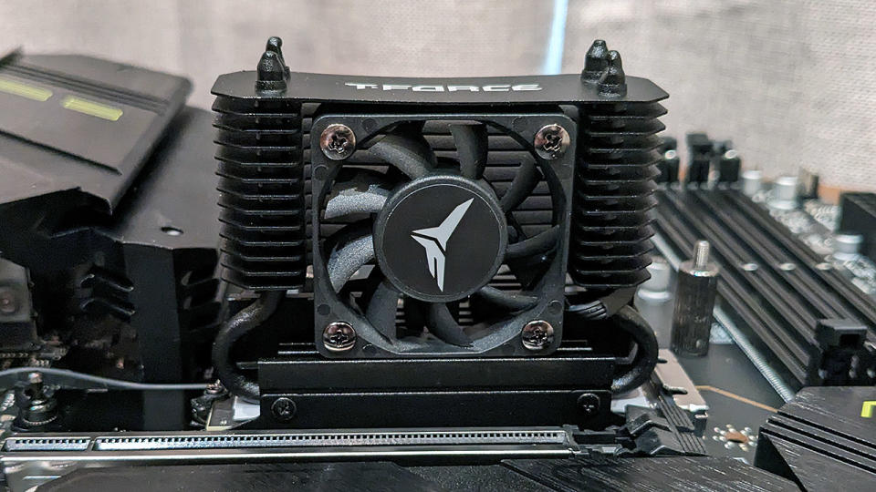 Team group T-FORCE DARK Air Flow M.2 2280 SSD cooler