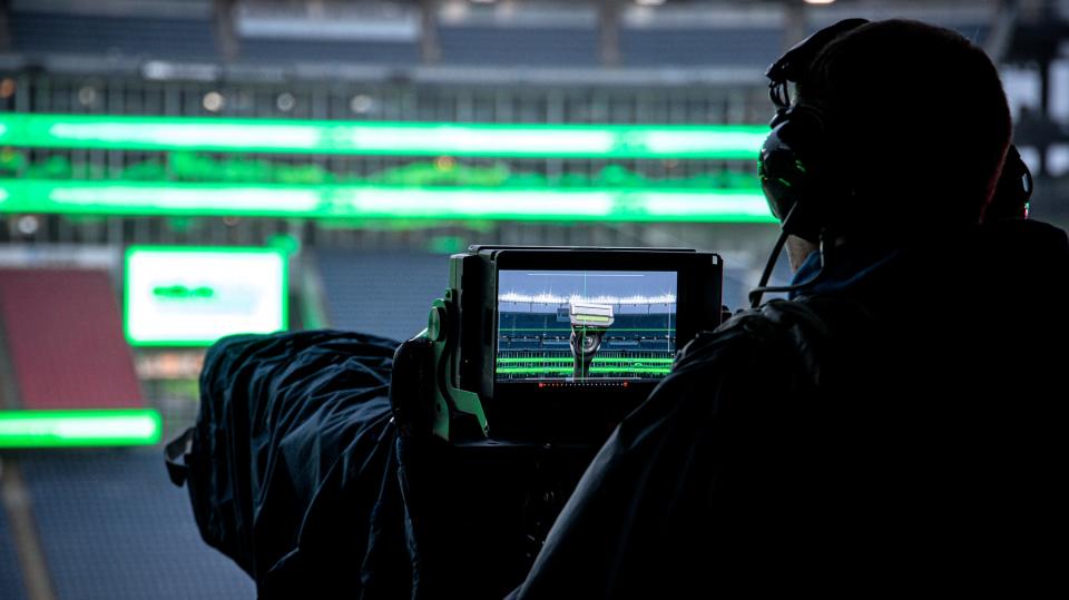 To make the augmented reality experience architecturally accurate, cameras with tracking technology conducted a laser study of Gillette Stadium.