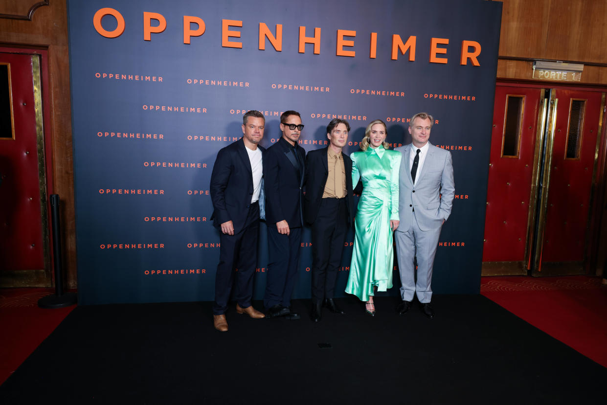 Christopher Nolan, Cillian Murphy, Robert Downey Jr., Matt Damon et Emily Blunt étaient au Grand Rex à Paris pour l’avant-première de ce biopic sur J. Robert Oppenheimer.