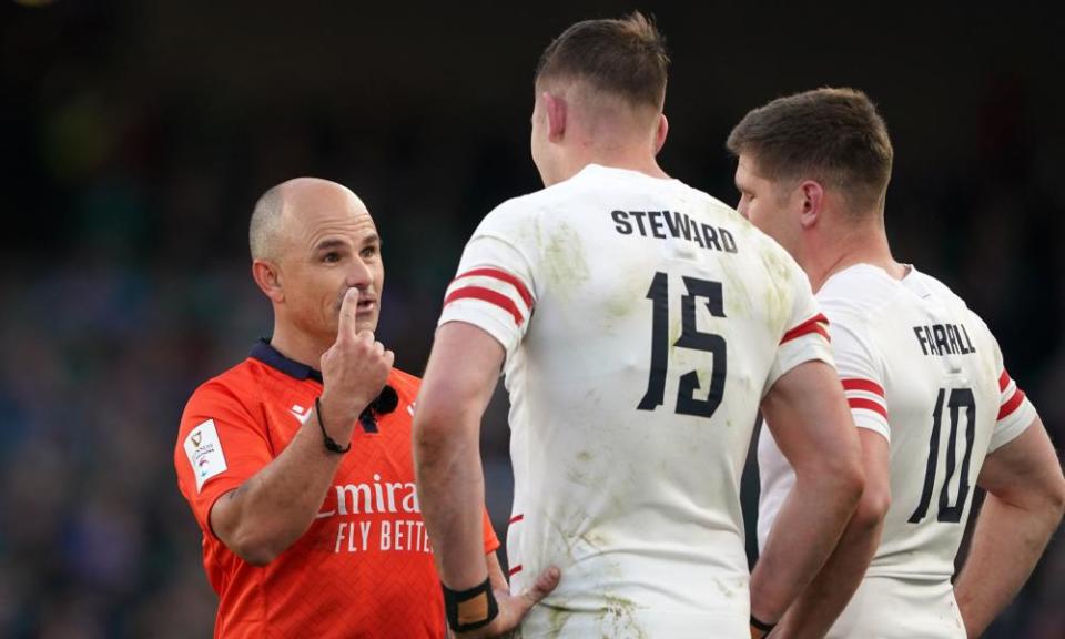 The referee Jaco Peyper explains his decision to send off England’s Freddie Steward against Ireland