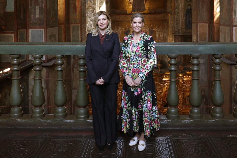 愛丁堡公爵夫人蘇菲（右）與烏克蘭第一夫人澤倫斯卡（左）在基輔見面。（翻攝X@RoyalFamily）