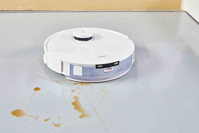 How Robot Vacuums Get Over High Thresholds-ECOVACS US