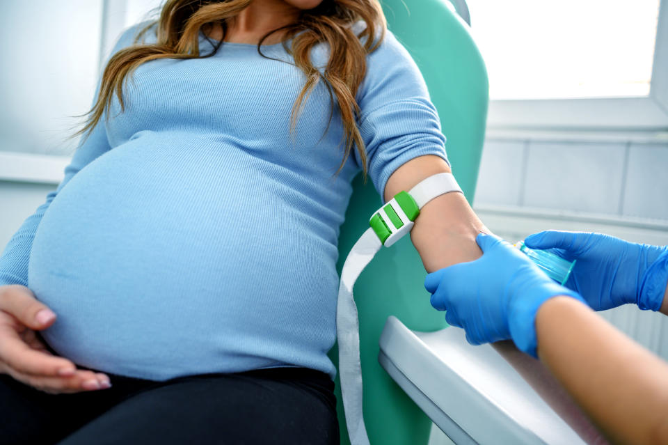 Nurse doing blood test on pregnant woman. (Getty Images)